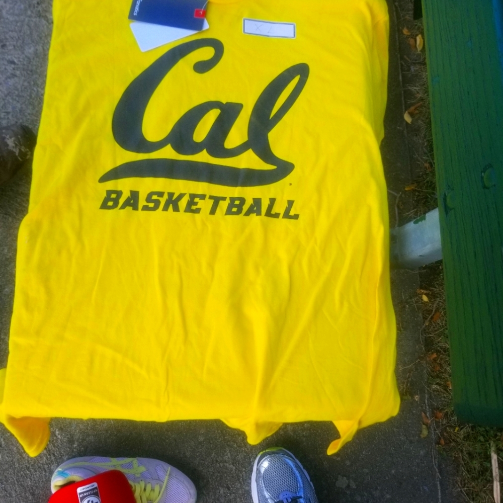 T shirt team cal basketball